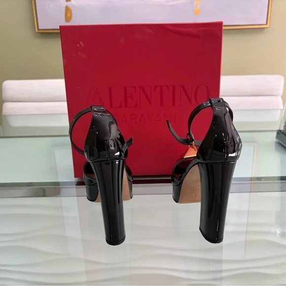 Authentic Valentino Women's One Stud Platform Heels in Black and Gold - Picture 5 of 8